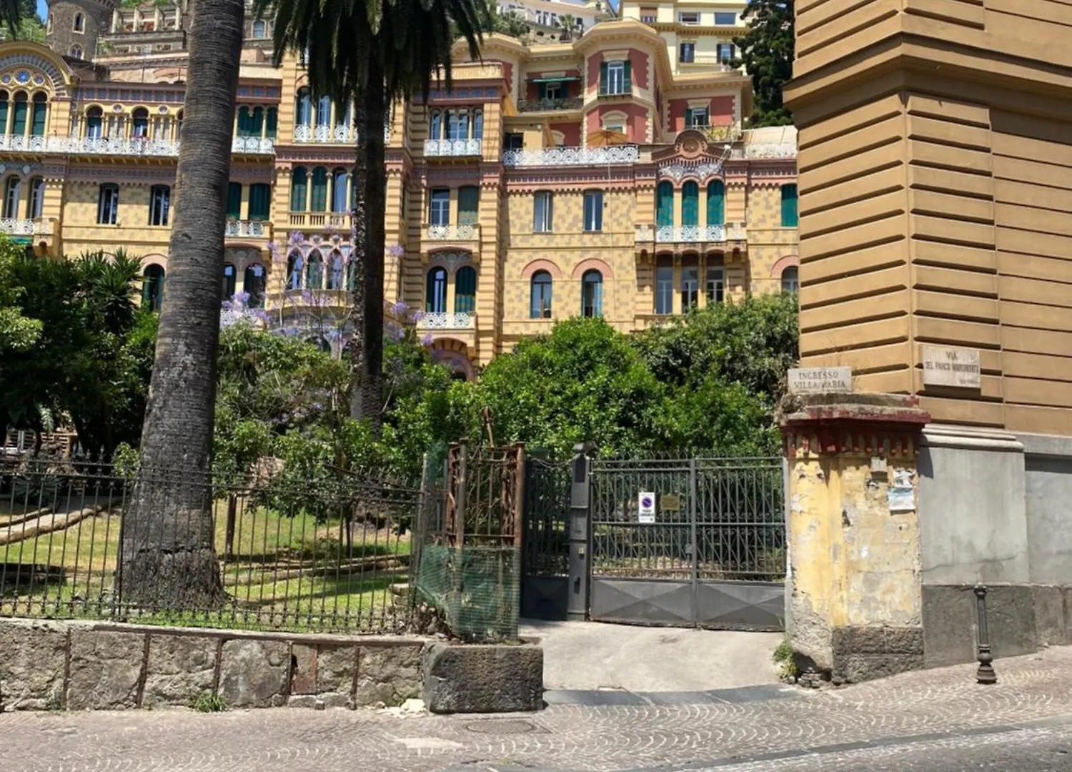 Casetta Centrale Di Bibi A Piazza Amedeo Naples Italy