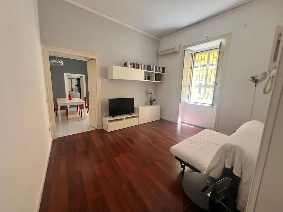 Apartment Casetta Centrale Di Bibi A Piazza Amedeo Naples